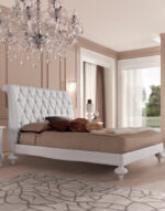 Letto matrimoniale con giroletto