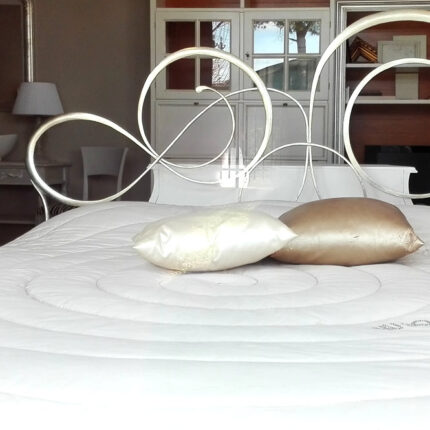 Letto matrimoniale in ferro battuto con pediera