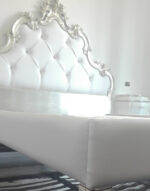 Letto matrimoniale intagliato
