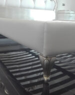 Letto matrimoniale intagliato