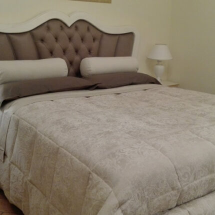 Letto a cuore imbottitura pavone