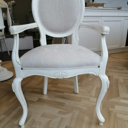 Capotavola imbottita con intaglio Vespri