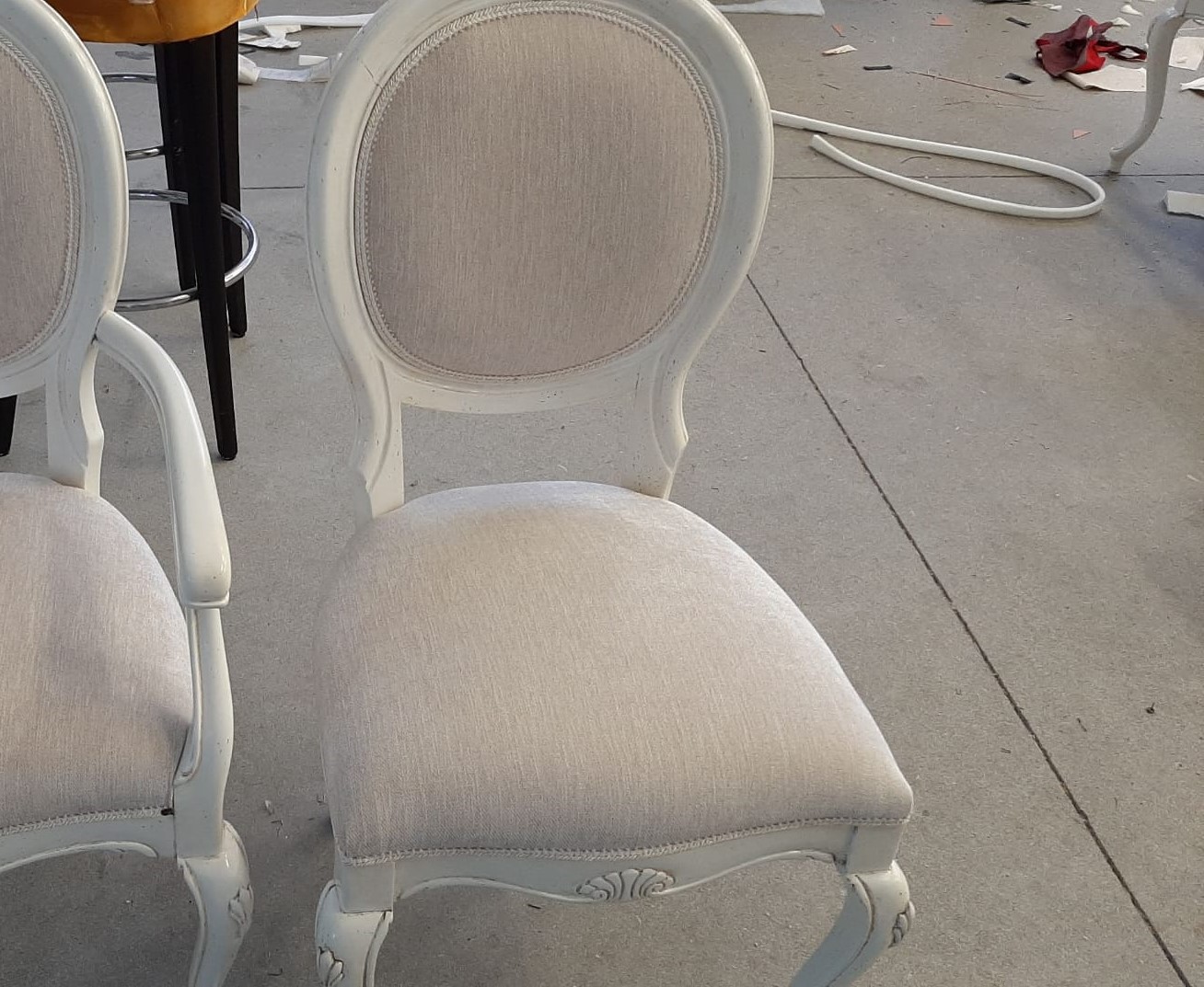 table Sedia imbottita con schienale ovale