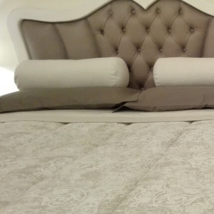 Letto a cuore imbottitura pavone