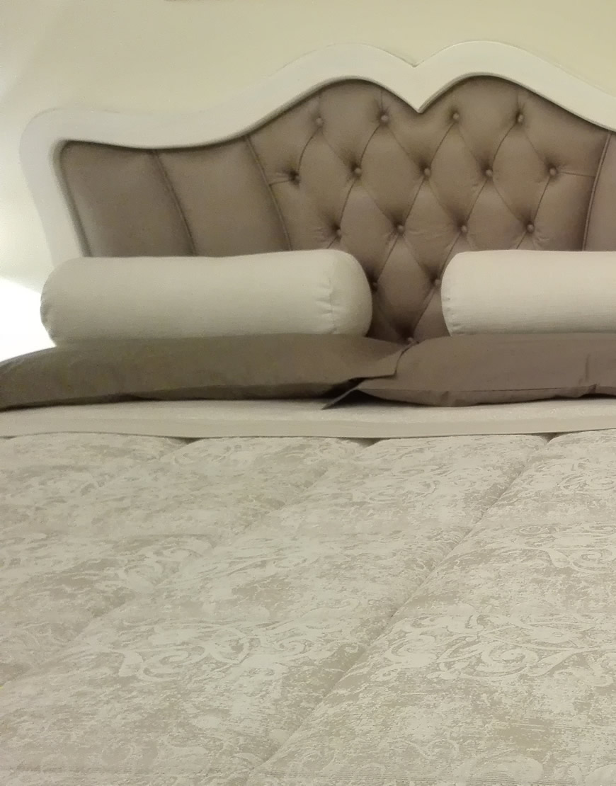 table Letto a cuore imbottitura pavone