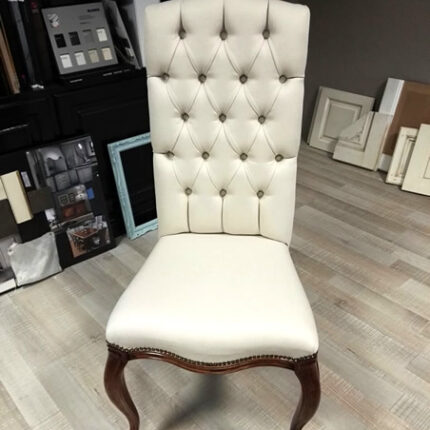 Sedia schienale capitonn&egrave; - gambe francesi