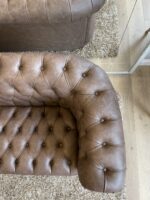 Divano chester 2 posti in pelle effetto invecchiato