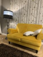 Divano due posti in velluto idrerepellente giallo