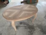 Tavolo ovale Boston con piano intarsiato in noce spinapesce  160x110