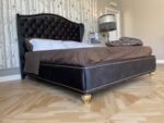 Letto matrimoniale con alette effetto bergere in capitonne'