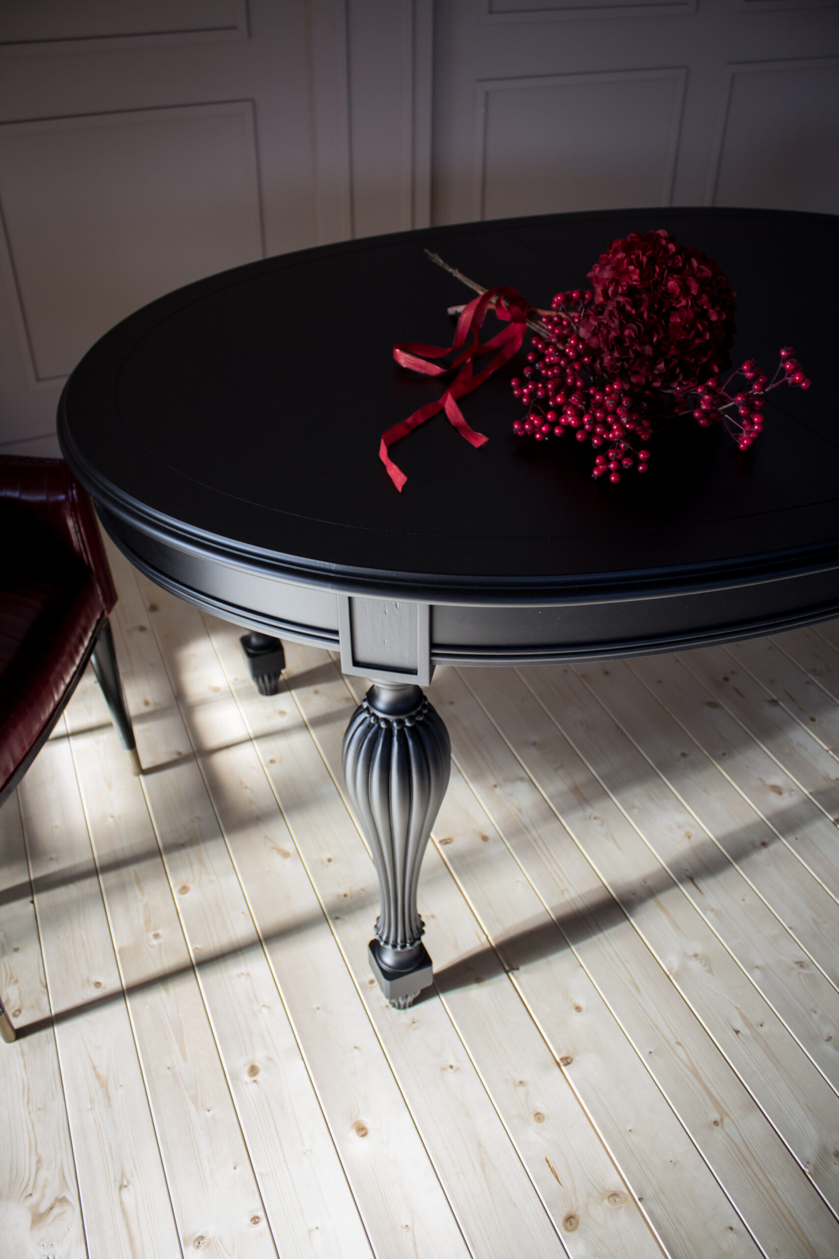 table Tavolo ovale allungabile gambe tornite intagliate nero lavagna