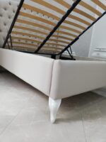 Letto matrimoniale capitonn&egrave; con alette (2)