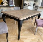 Tavolo rettangolare allungabile con piano intarsiato effetto parquet