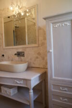 Armadietto da bagno con tre cassetti