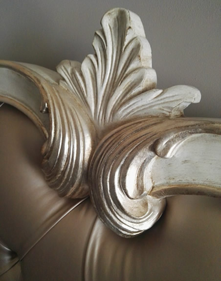 table Letto imbottito intagliato con foglie
