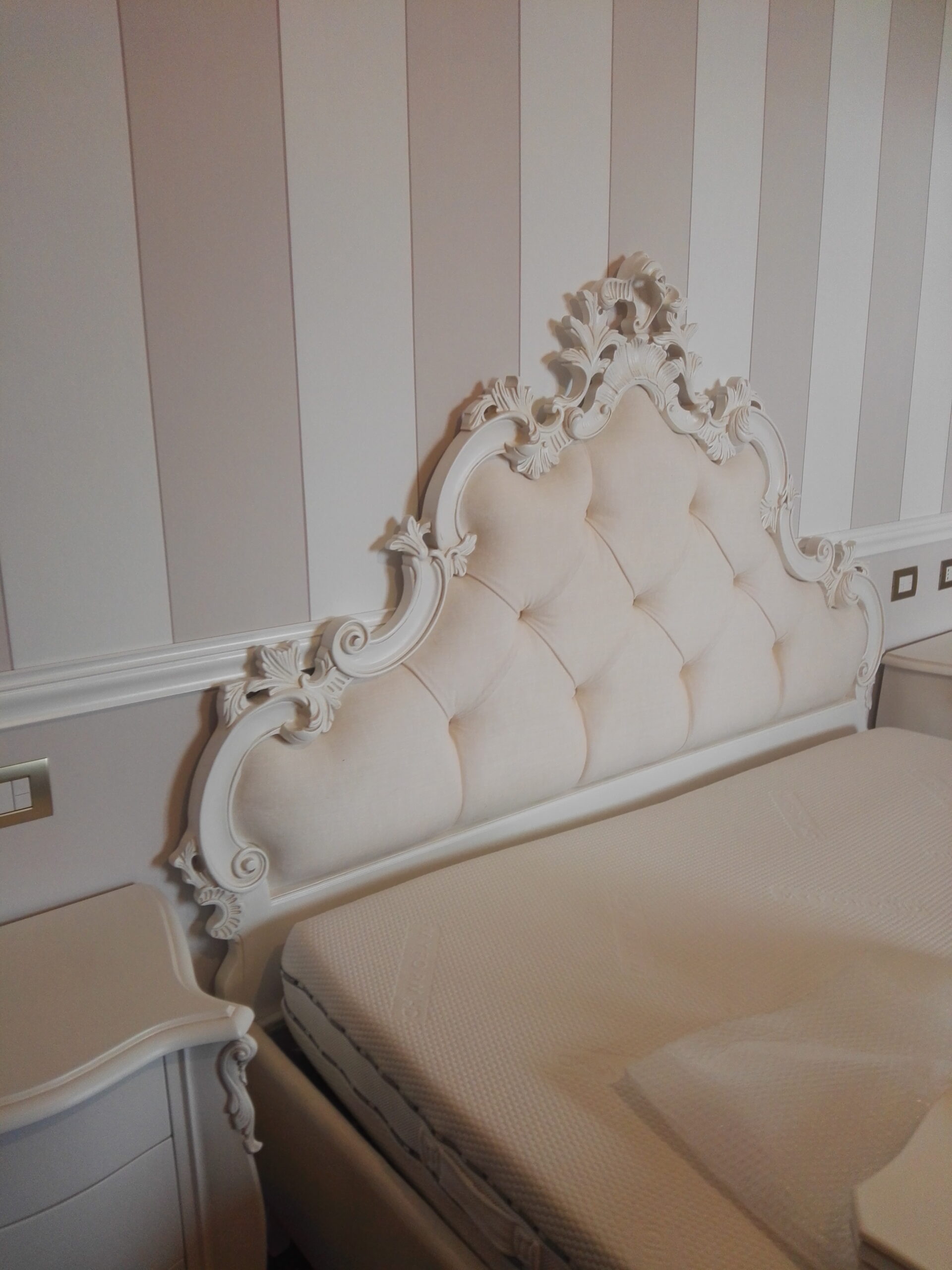 Letto Intagliato con contenitore e rete alzaletto