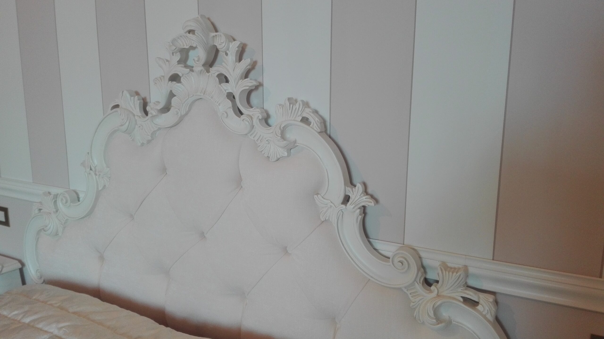 Letto Intagliato con contenitore e rete alzaletto
