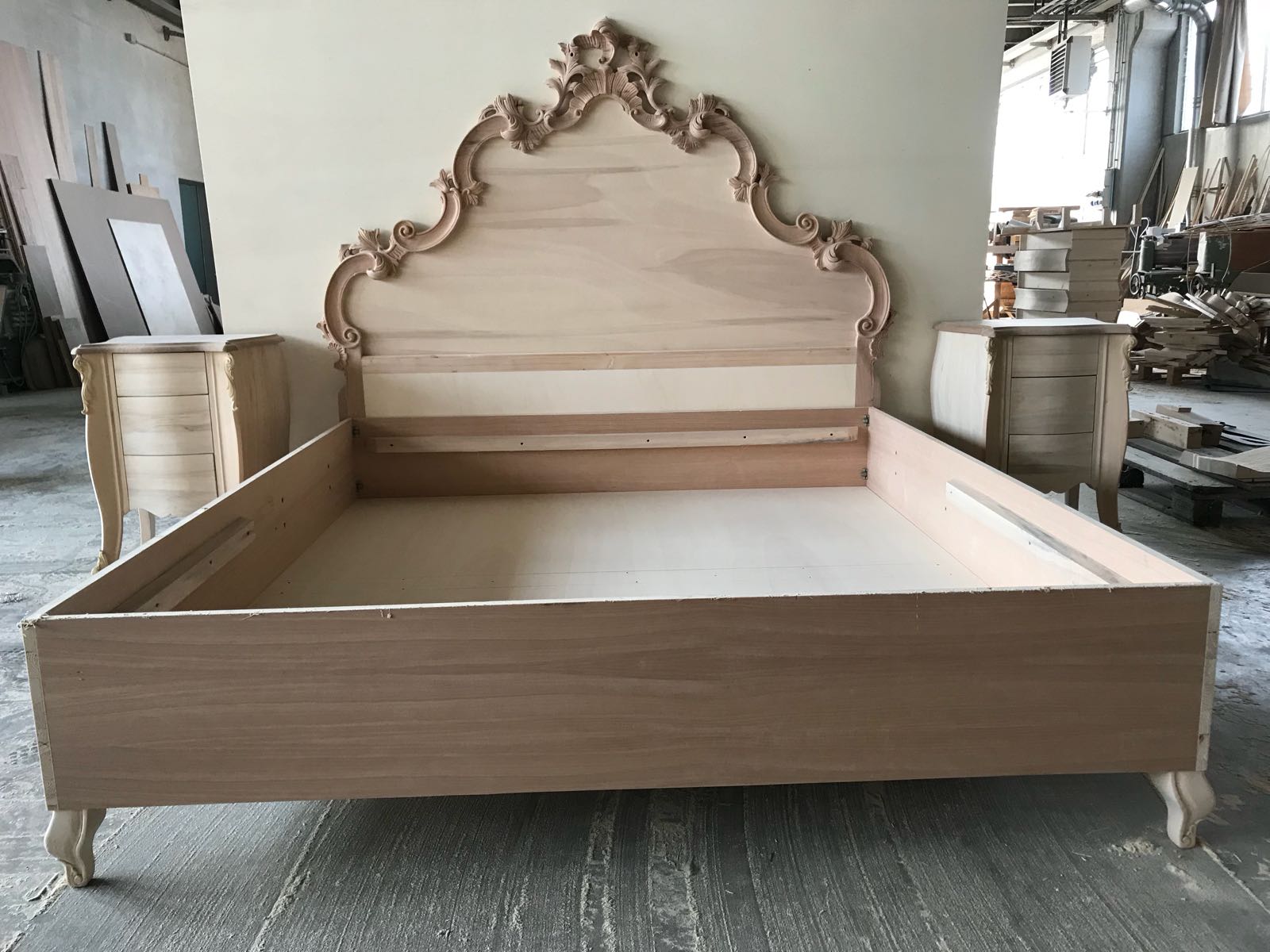 Letto Intagliato con contenitore e rete alzaletto