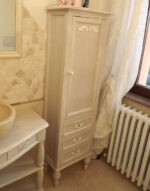 Armadietto da bagno con tre cassetti